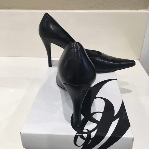 Gently used Classic Black Pump size 7.5. 3 in heel - Picture 5 of 5